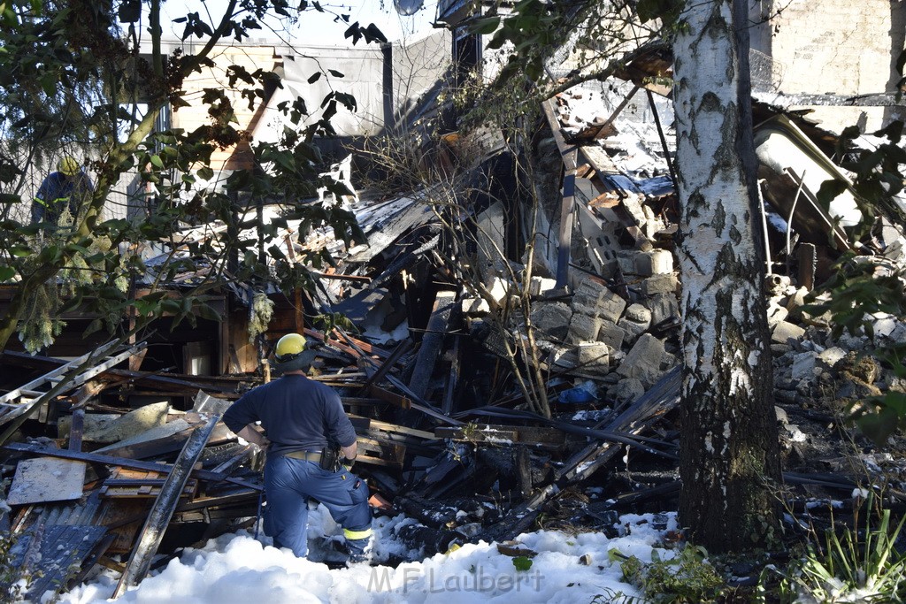 Grossfeuer Einfamilienhaus Siegburg Muehlengrabenstr P1317.JPG - Miklos Laubert